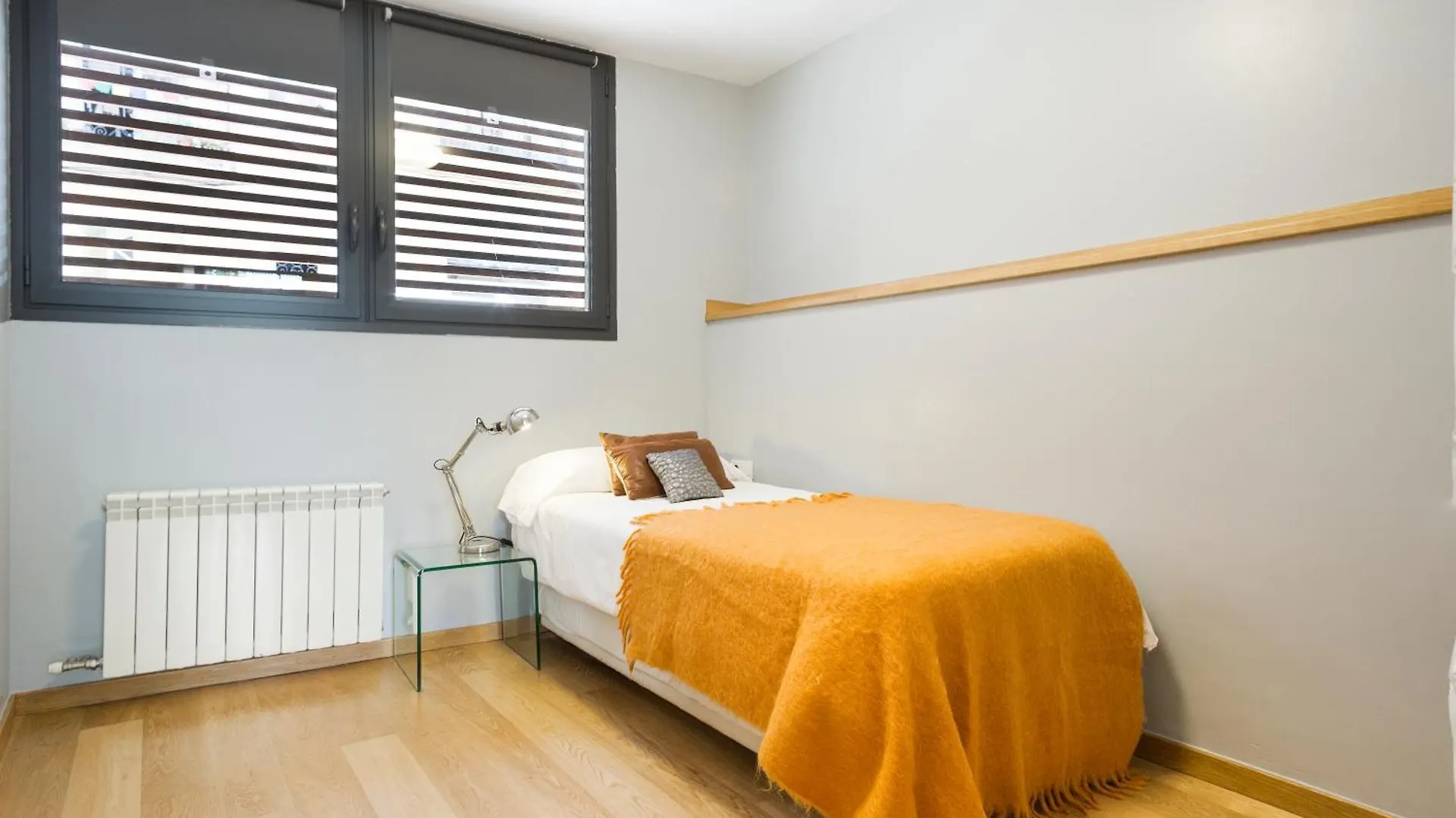 My Space Emirates - Bright Apartment In Gracia With Shared Pool Барселона