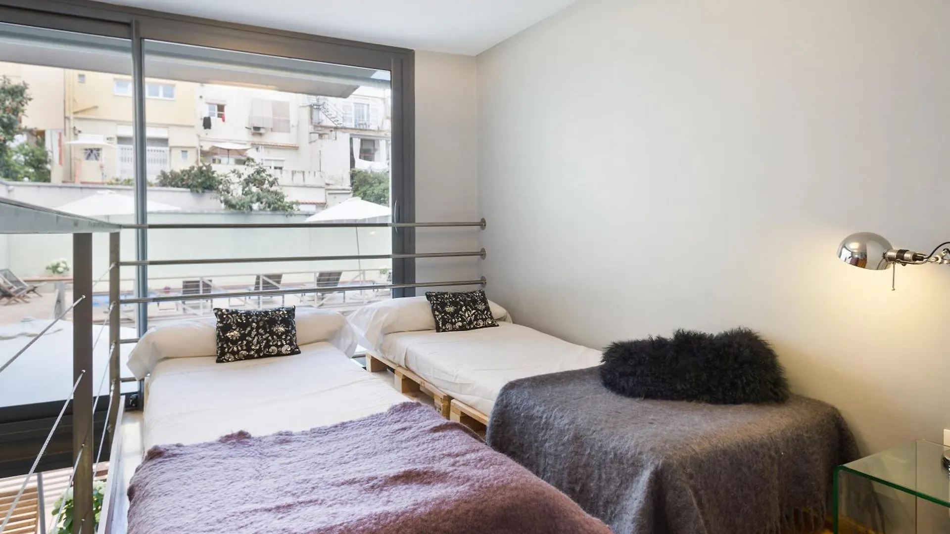 My Space Emirates - Bright Apartment In Gracia With Shared Pool Барселона