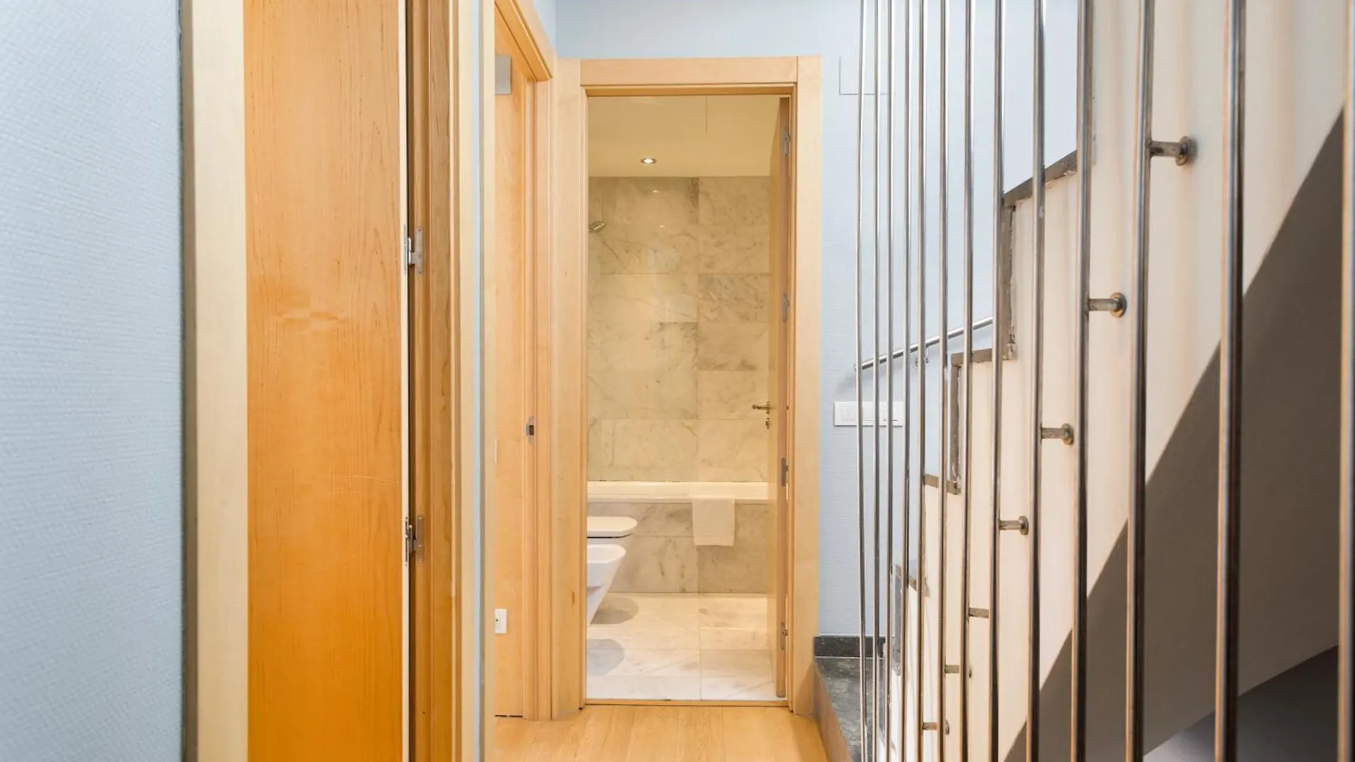 My Space Emirates - Bright Apartment In Gracia With Shared Pool Барселона