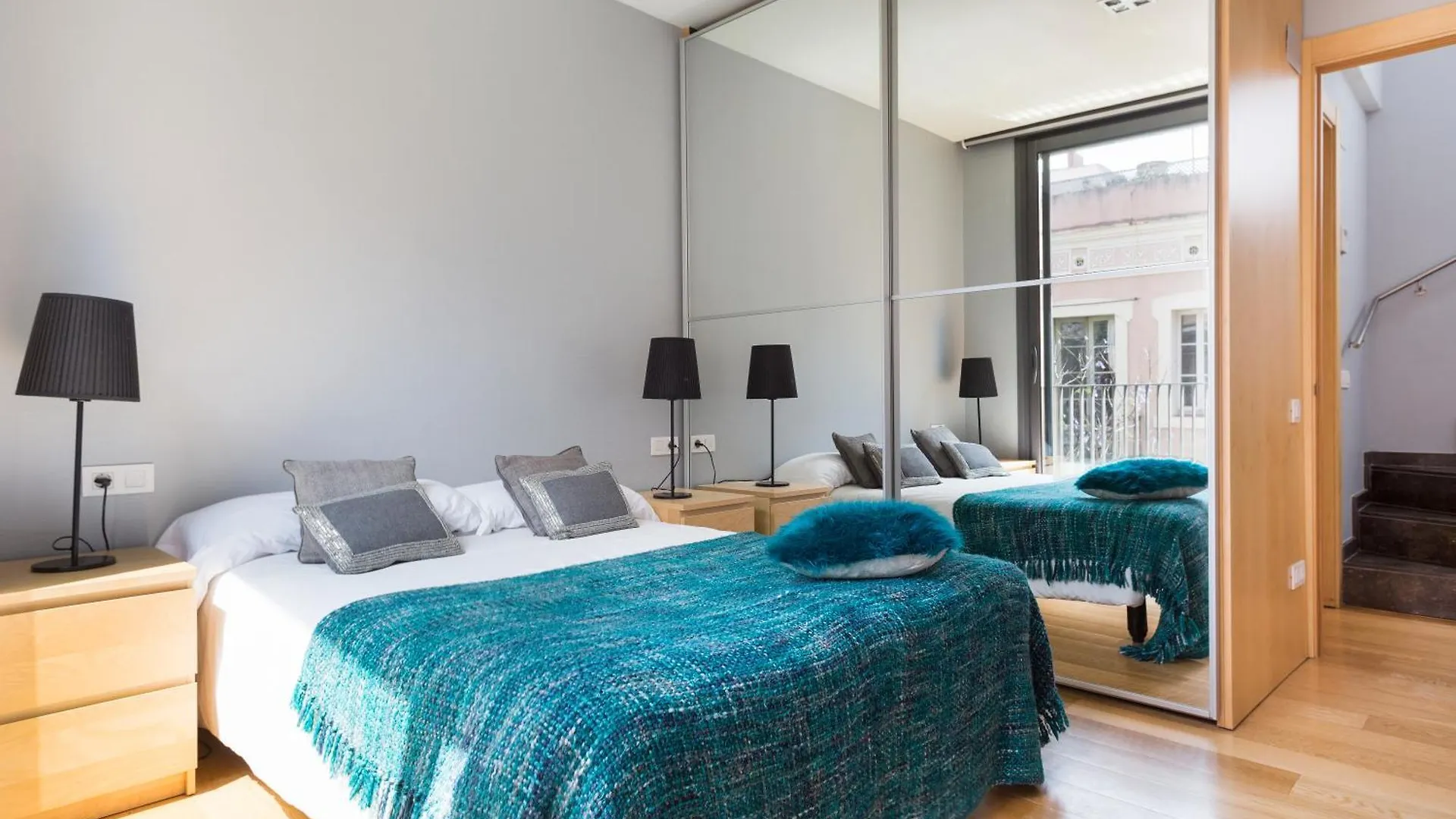 My Space Emirates - Bright Apartment In Gracia With Shared Pool Барселона
