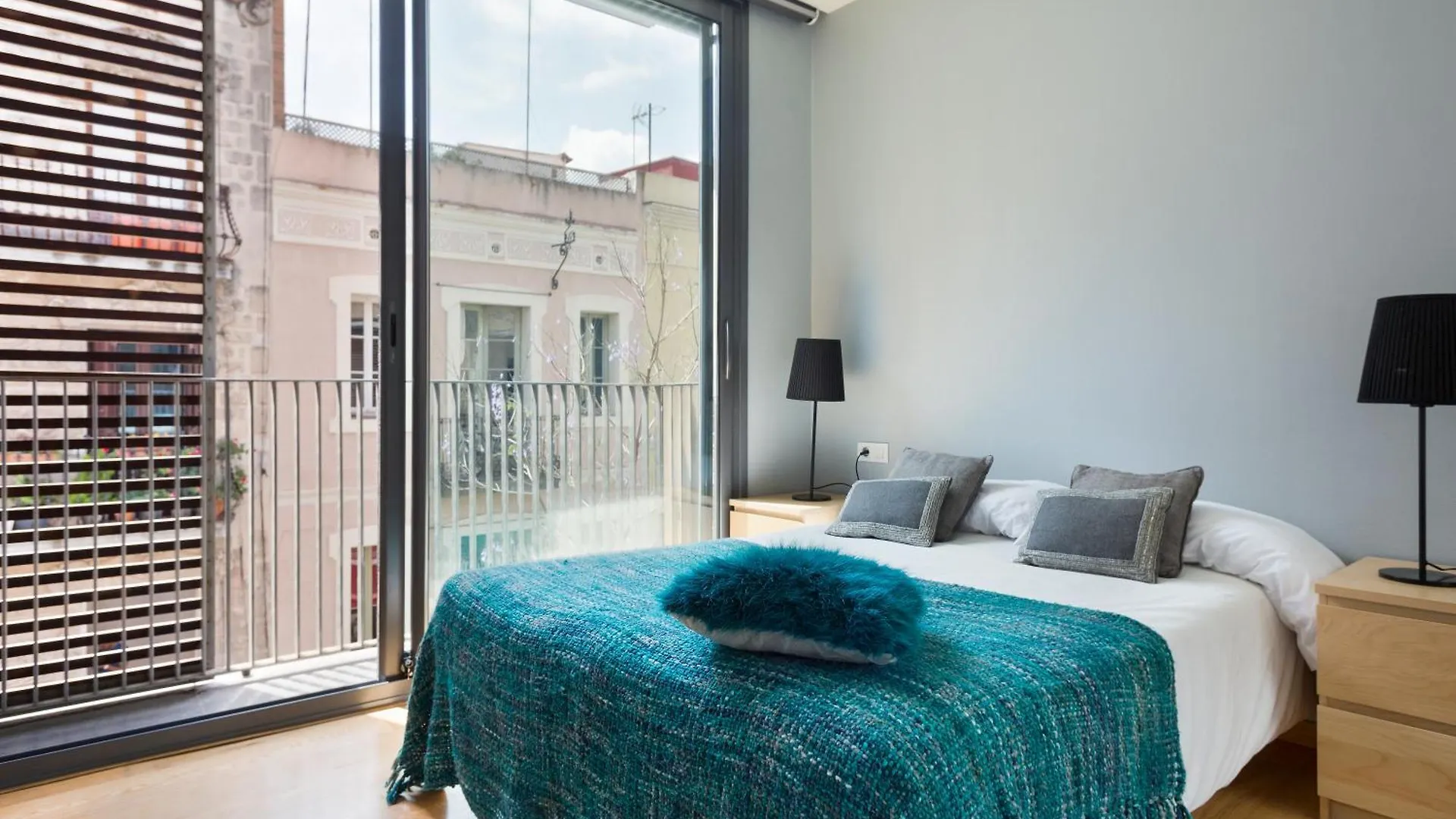 My Space Emirates - Bright Apartment In Gracia With Shared Pool Барселона Испания