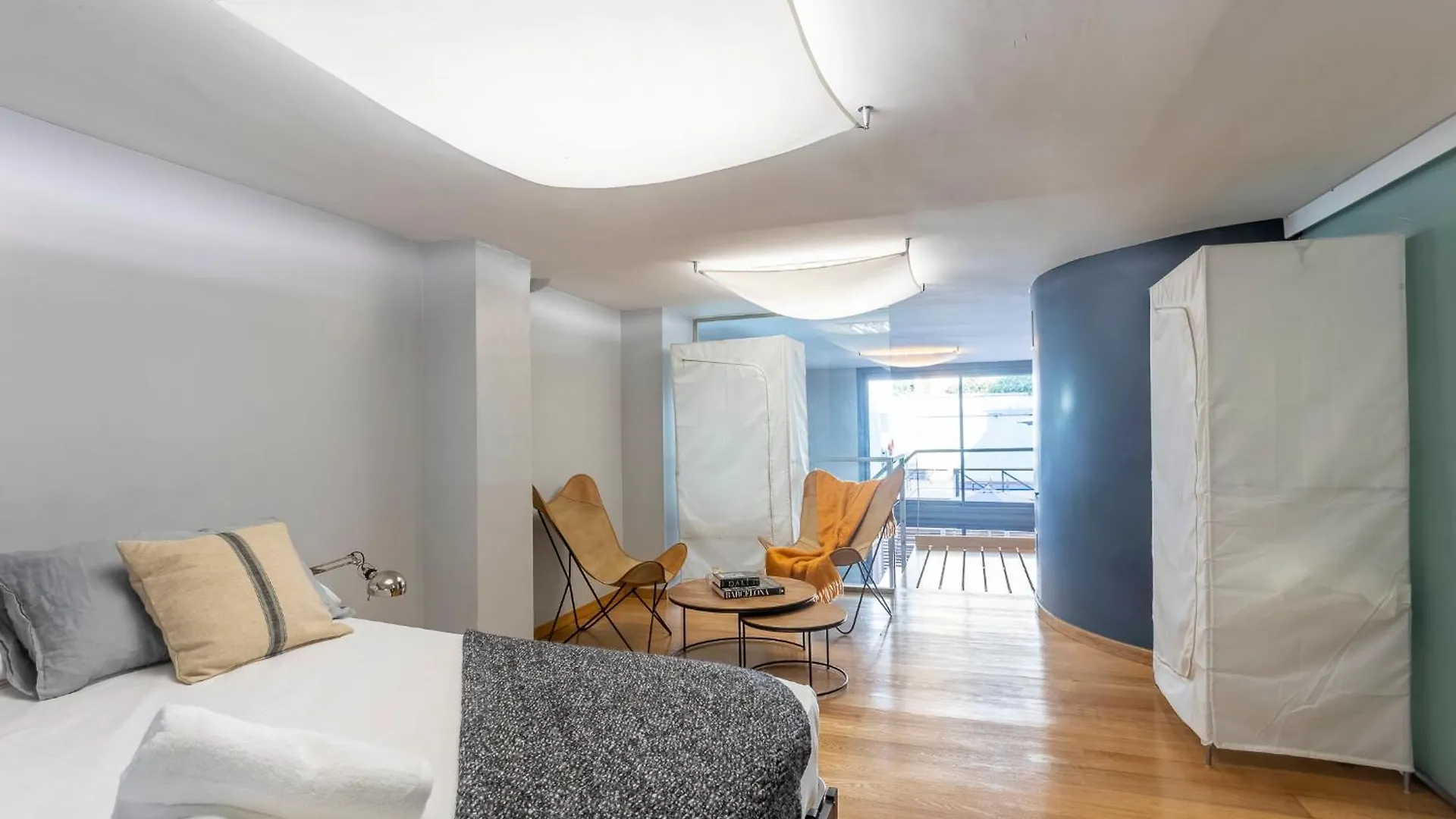 My Space Emirates - Bright Apartment In Gracia With Shared Pool Барселона
