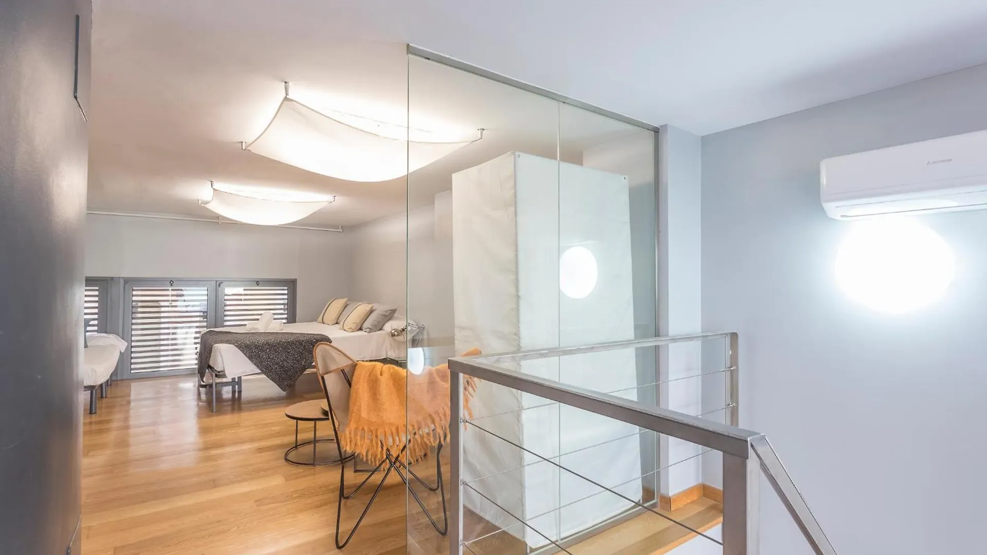 My Space Emirates - Bright Apartment In Gracia With Shared Pool Барселона