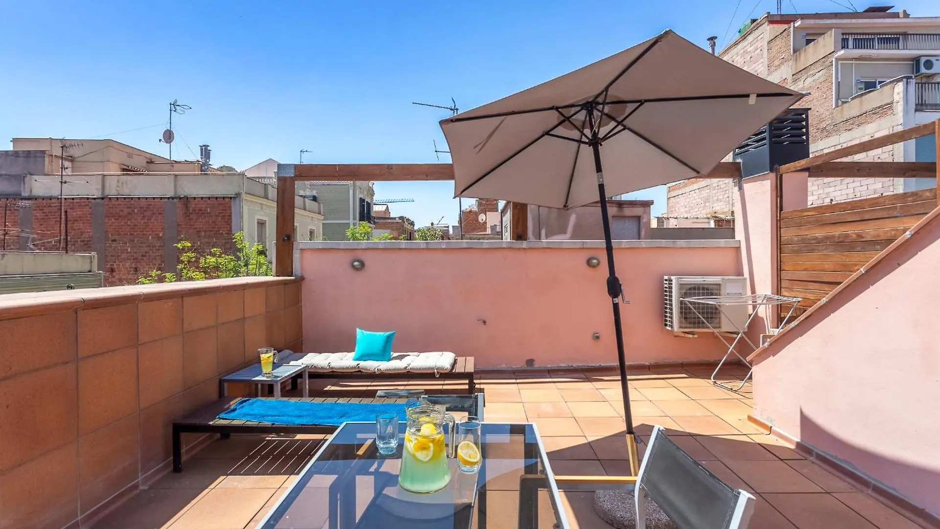 My Space Emirates - Bright Apartment In Gracia With Shared Pool Барселона Испания