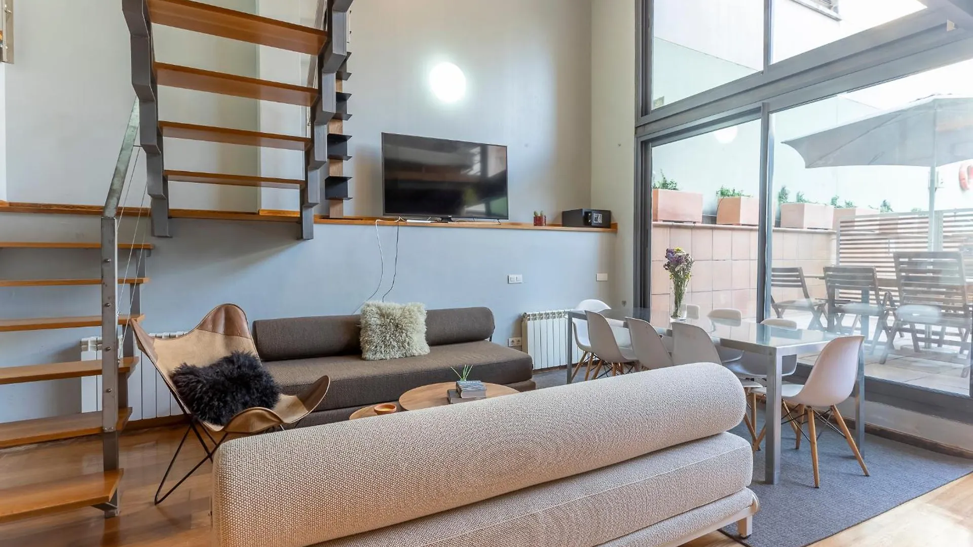 My Space Emirates - Bright Apartment In Gracia With Shared Pool Барселона