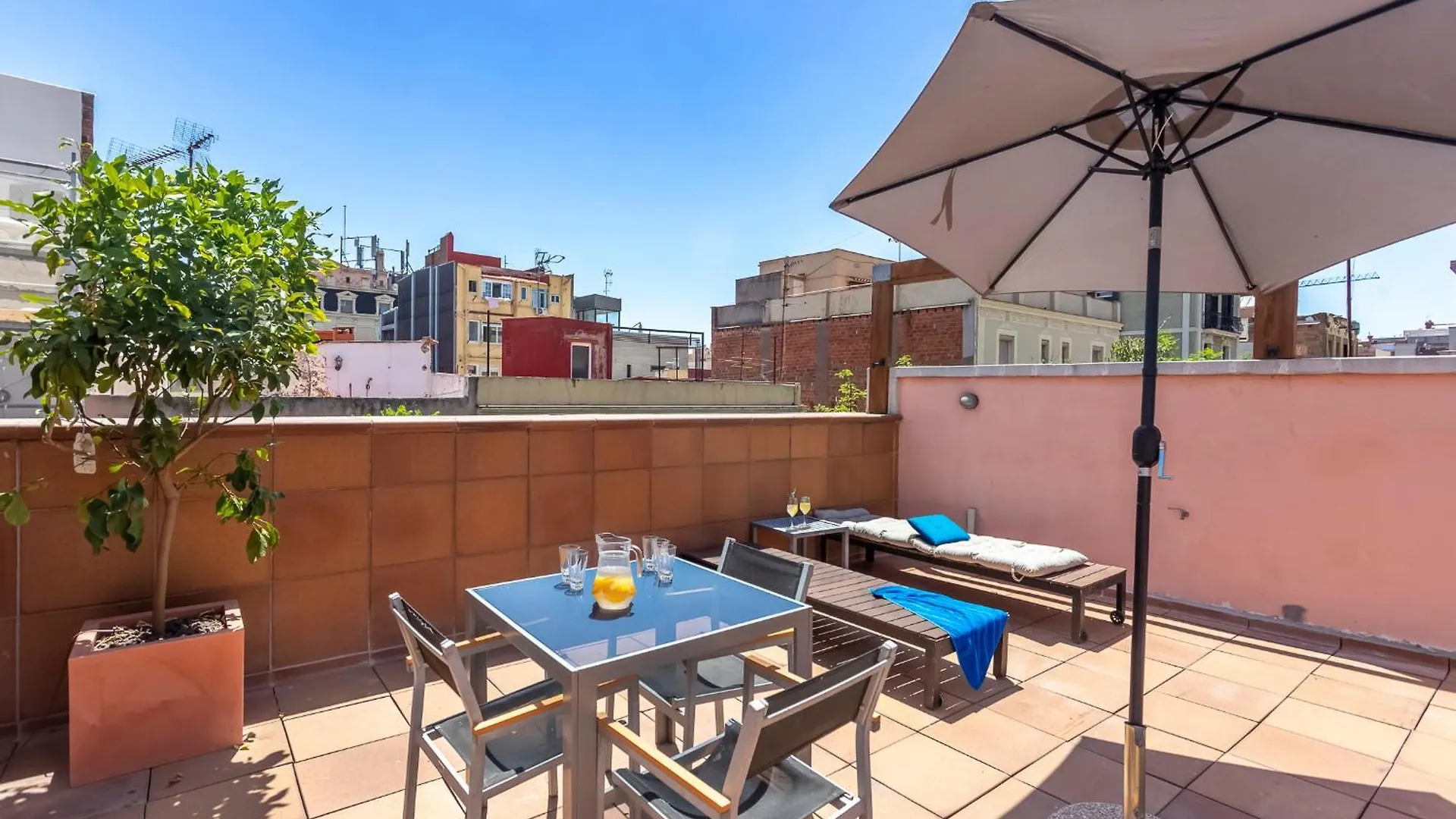 My Space Emirates - Bright Apartment In Gracia With Shared Pool Барселона
