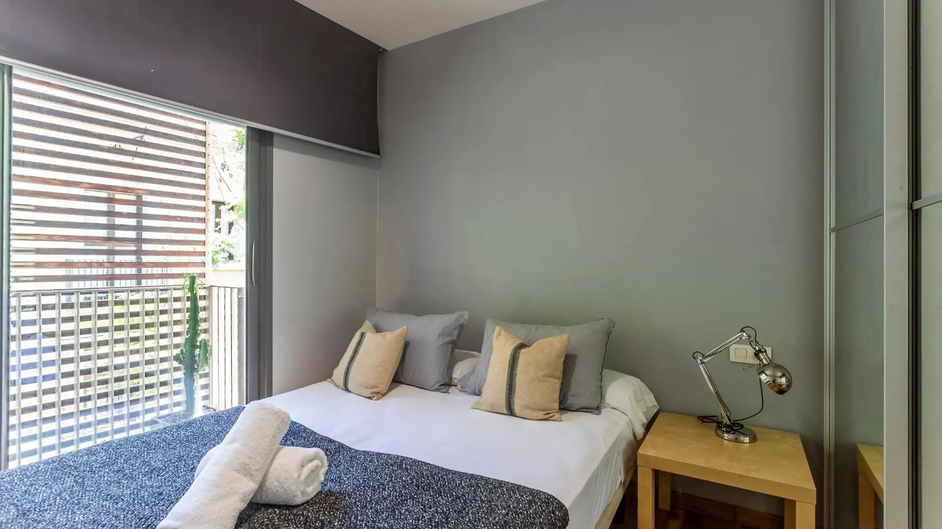 My Space Emirates - Bright Apartment In Gracia With Shared Pool Барселона