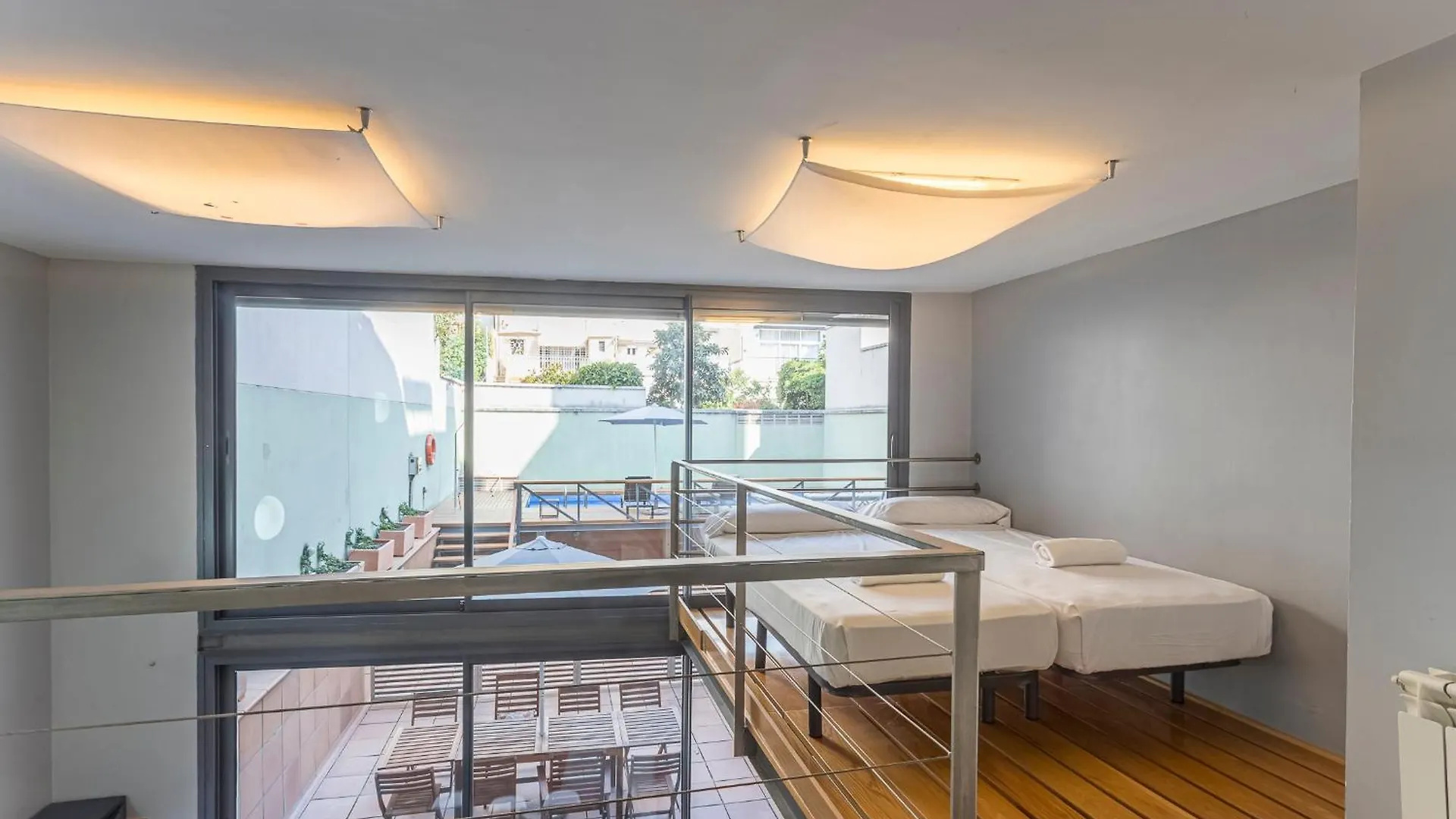 My Space Emirates - Bright Apartment In Gracia With Shared Pool Барселона