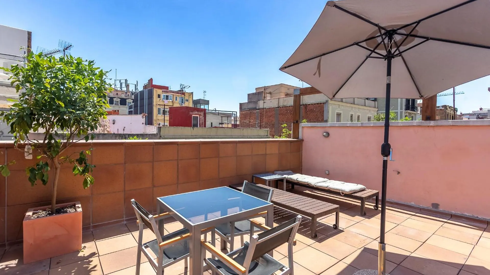My Space Emirates - Bright Apartment In Gracia With Shared Pool Барселона