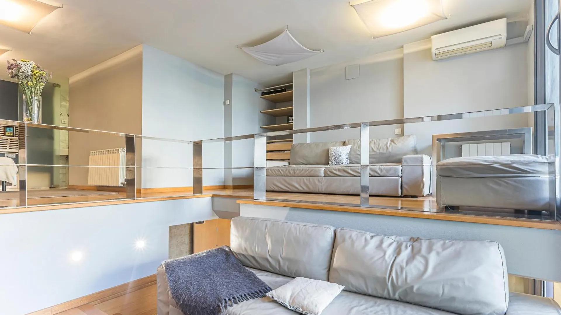 My Space Emirates - Bright Apartment In Gracia With Shared Pool Барселона 0*,