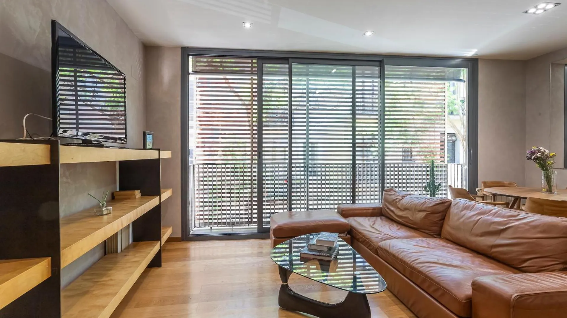 My Space Emirates - Bright Apartment In Gracia With Shared Pool Барселона