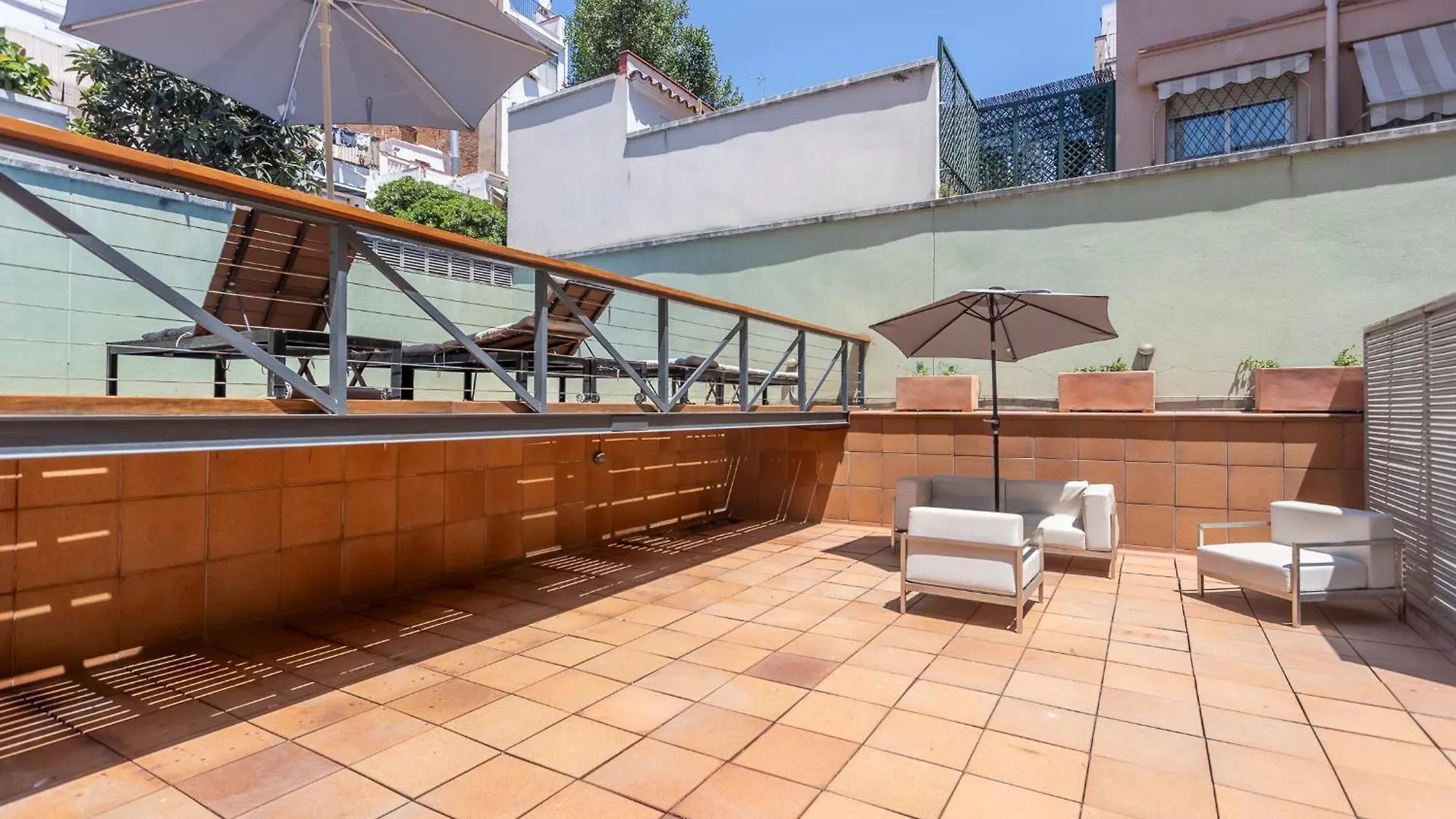 My Space Emirates - Bright Apartment In Gracia With Shared Pool Барселона