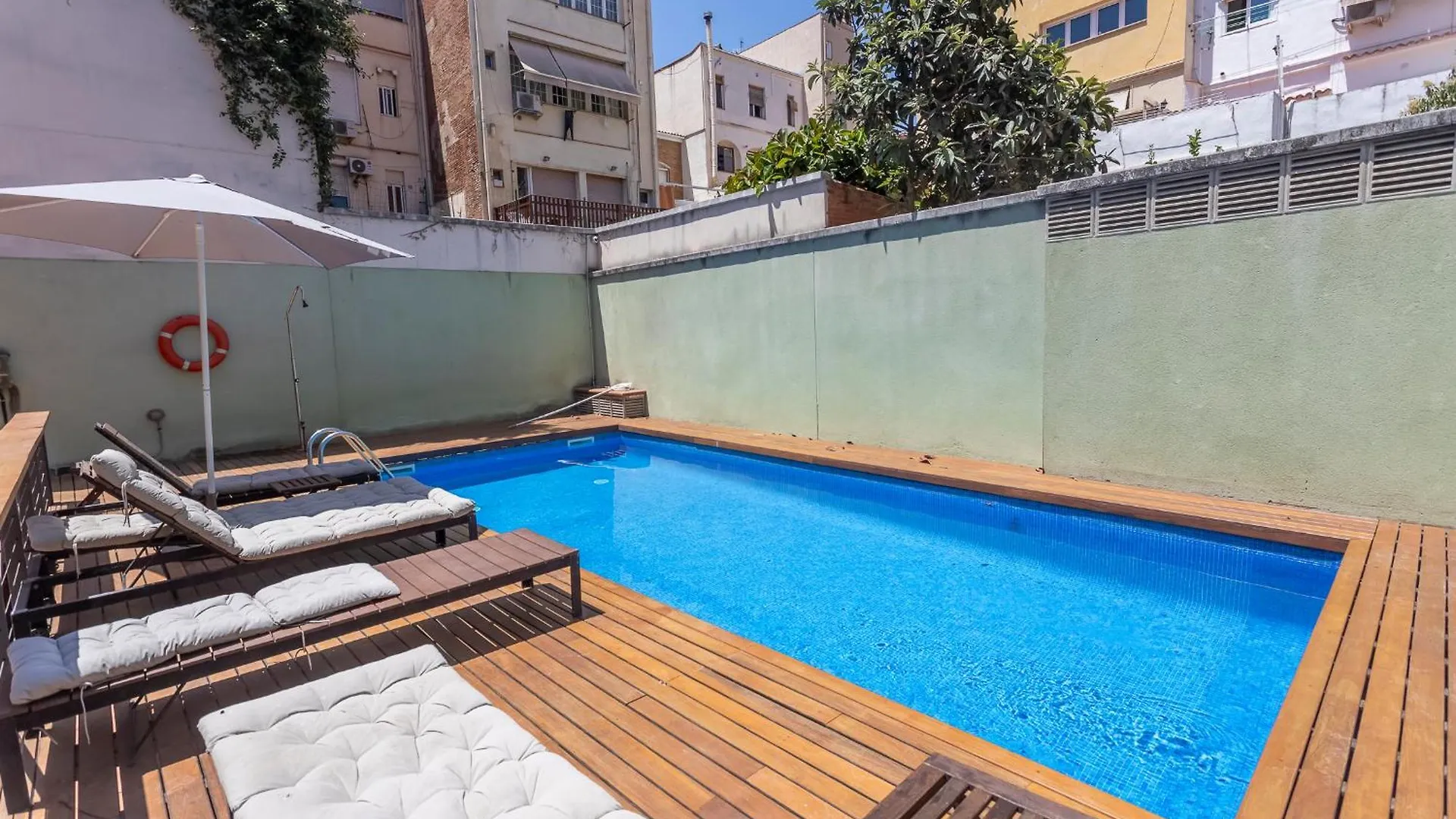 My Space Emirates - Bright Apartment In Gracia With Shared Pool Барселона