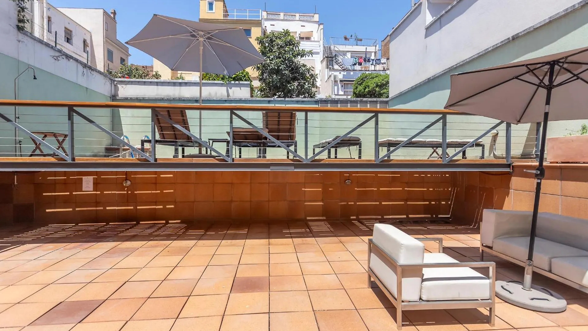 My Space Emirates - Bright Apartment In Gracia With Shared Pool Барселона