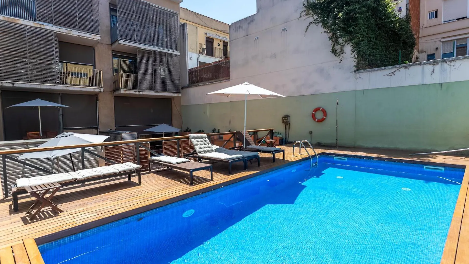 My Space Emirates - Bright Apartment In Gracia With Shared Pool Барселона