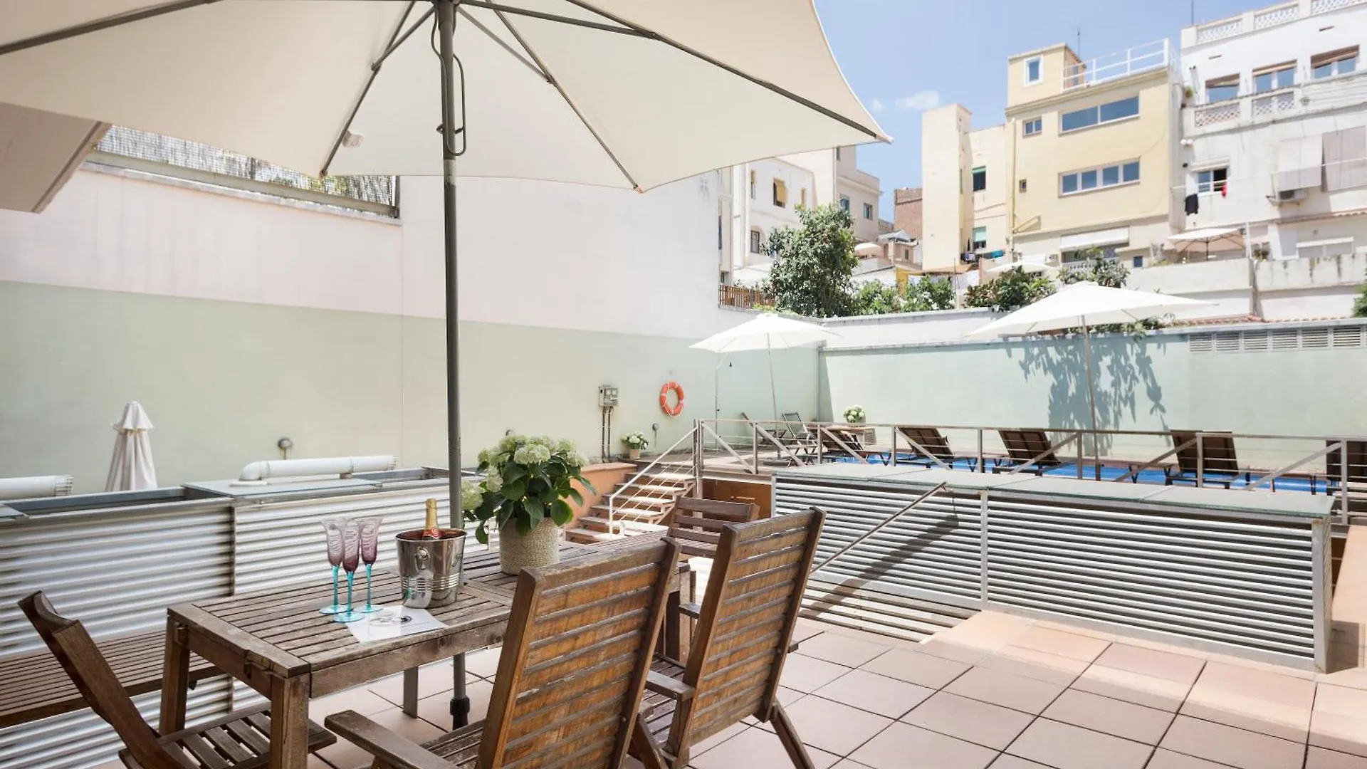 My Space Emirates - Bright Apartment In Gracia With Shared Pool Barcelona