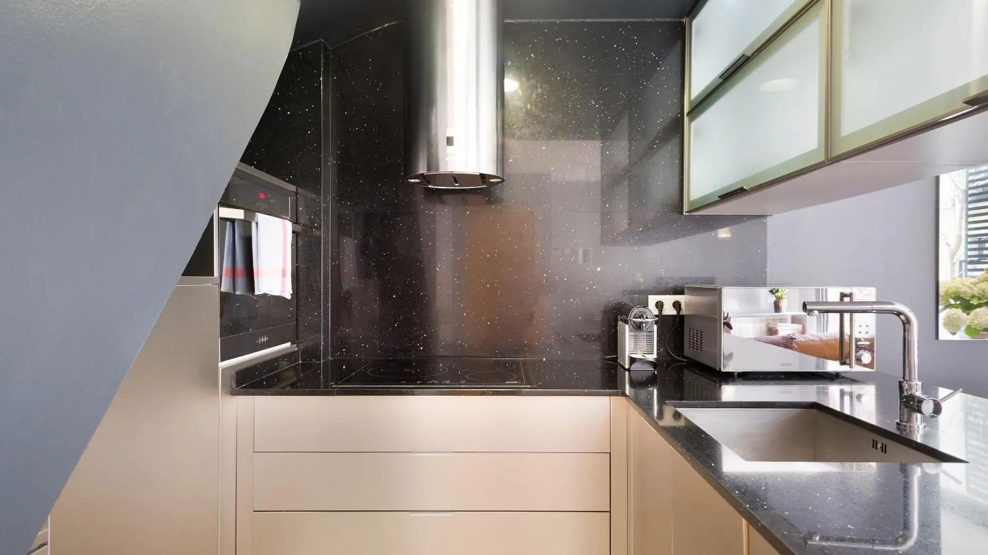 My Space Emirates - Bright Apartment In Gracia With Shared Pool Barcelona
