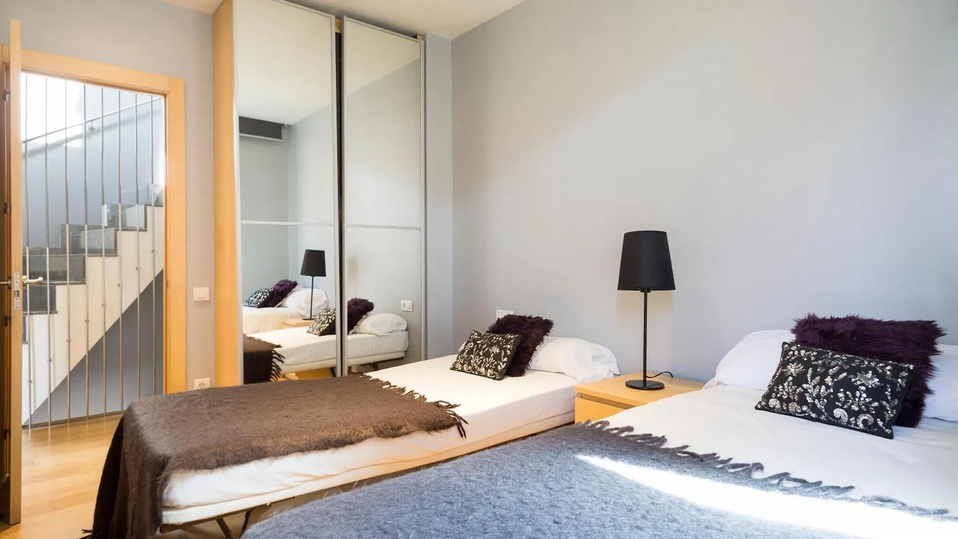 My Space Emirates - Bright Apartment In Gracia With Shared Pool Barcelona