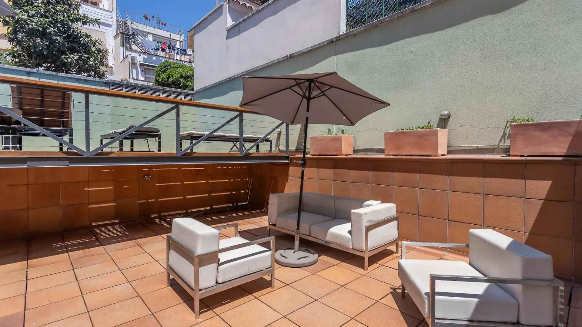 My Space Emirates - Bright Apartment In Gracia With Shared Pool Barcelona